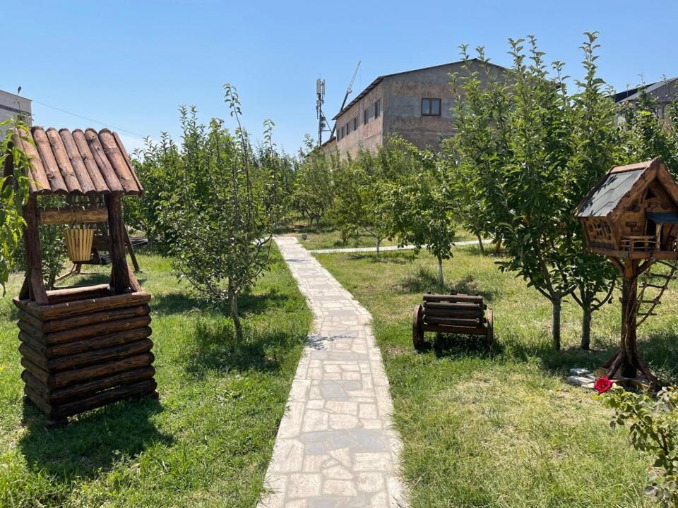 Golden Seconds Hotel Yerevan Exterior photo